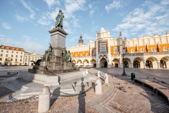 cityscape-view-on-the-market-square-with-cloth-hall-building-and-adam-mickiewicz-monument-during-the-morning-light-in-krakow-poland.jpg
